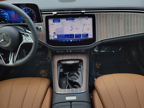 Used 2024 Mercedes-Benz E 350 4MATIC Sedan image 18