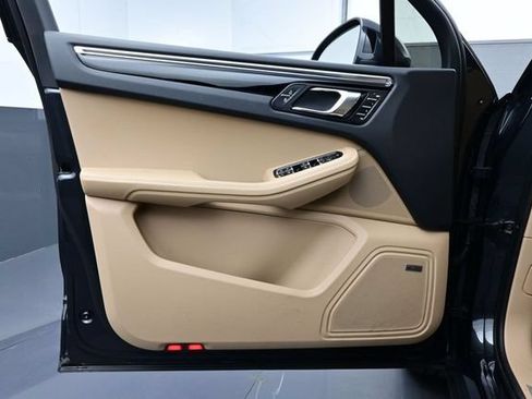 Certified 2025 Porsche Macan AWD/4WD image 7