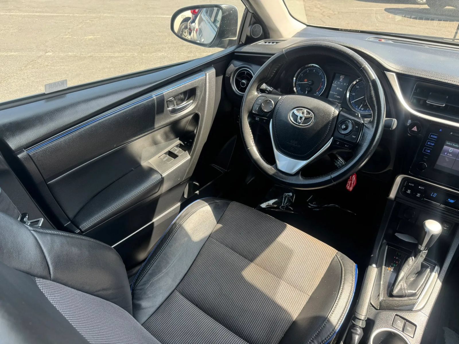 Used 2017 Toyota Corolla SE w/ Carpet Mat Package (TMS) FWD image 23