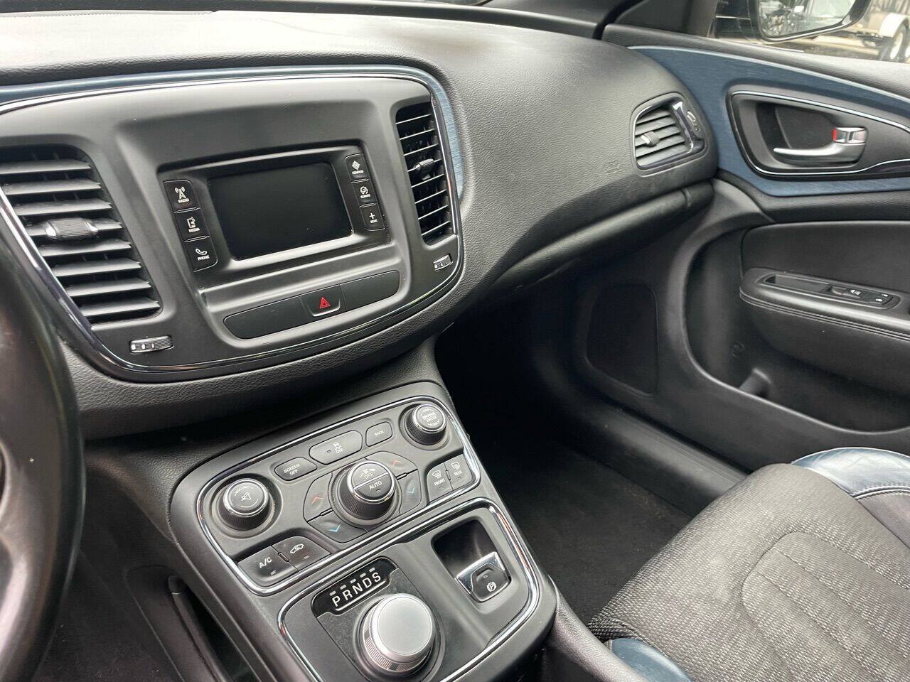Used 2015 Chrysler 200 S w/ Comfort Group FWD image 16