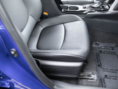 Used 2024 Toyota Corolla Cross XLE image 39