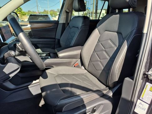 Used 2025 Volkswagen Atlas SE FWD image 25