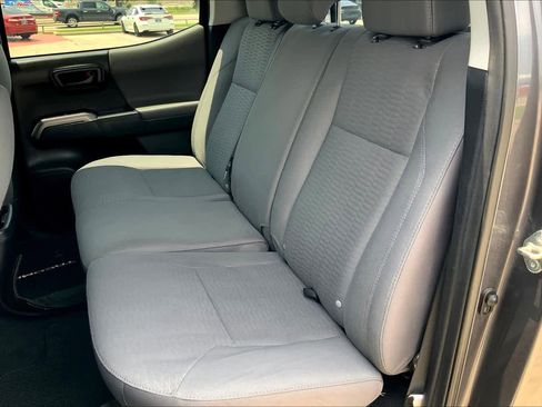 Used 2016 Toyota Tacoma SR5 w/ SR5 Appearance Package (SN) image 21