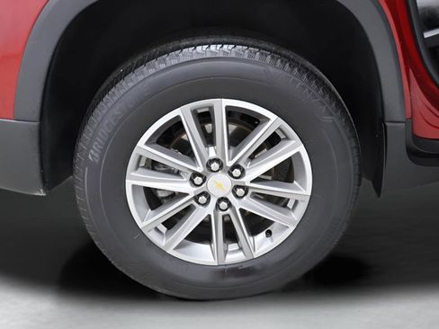 Used 2023 Chevrolet Traverse LT image 32