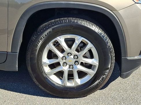 Used 2020 Chevrolet Traverse LT image 8