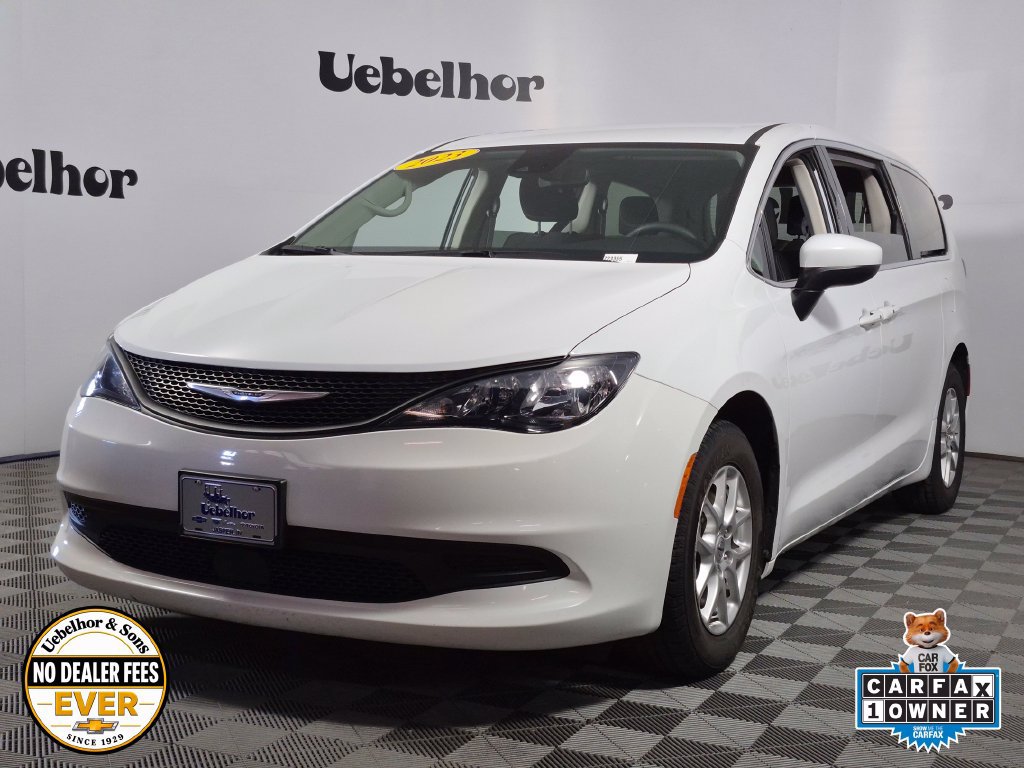 Used 2023 Chrysler Voyager LX FWD image 3