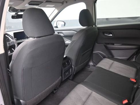 Used 2025 Nissan Rogue SV FWD image 2