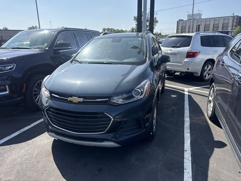 Used 2021 Chevrolet Trax LT w/ LT Convenience Package AWD/4WD image 1