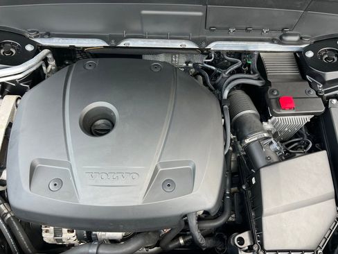 Used 2020 Volvo XC90 T5 Momentum w/ Protection Package Premier FWD image 19