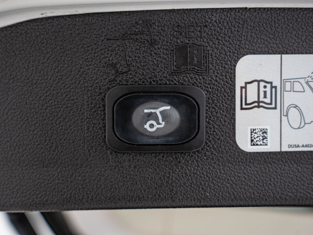 Used 2018 Ford Escape Titanium FWD image 21
