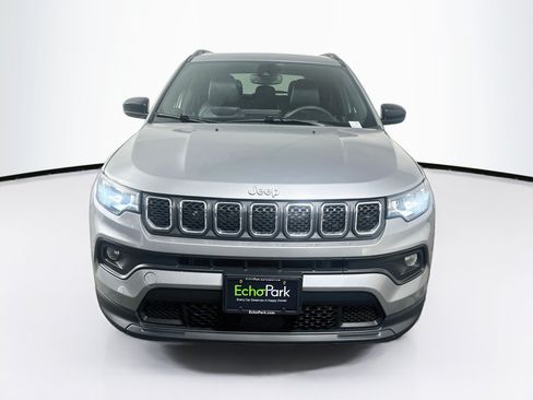 Used 2023 Jeep Compass Latitude w/ Sun and Sound Group AWD/4WD image 2