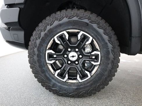 Used 2025 Chevrolet Silverado 1500 ZR2 w/ Technology Package image 7