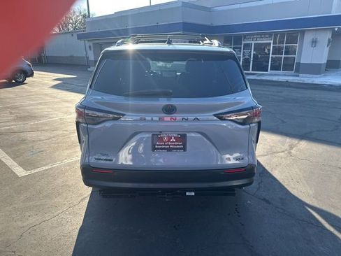Used 2025 Toyota Sienna XLE Woodland Edition AWD/4WD image 4