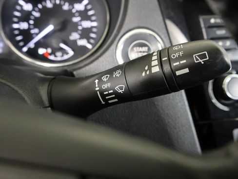 Used 2019 Nissan Rogue SV w/ Premium Package image 24