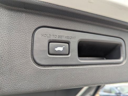 Used 2024 Honda Pilot EX-L image 9