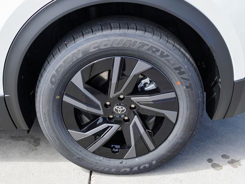 New 2026 Toyota C-HR w/ Cold Weather Package image 13