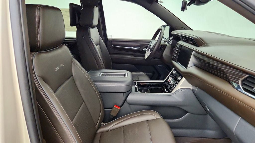 Used 2023 GMC Yukon XL Denali w/ Denali Reserve Package AWD/4WD image 28