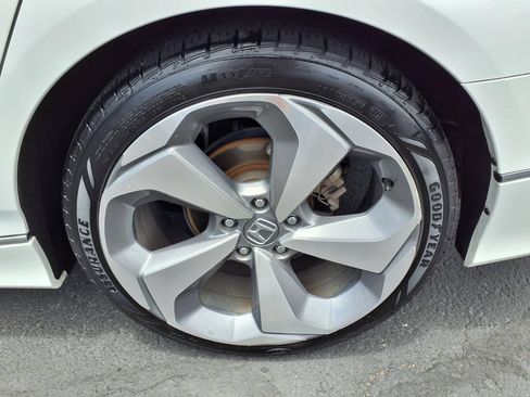 Used 2018 Honda Accord Touring image 15