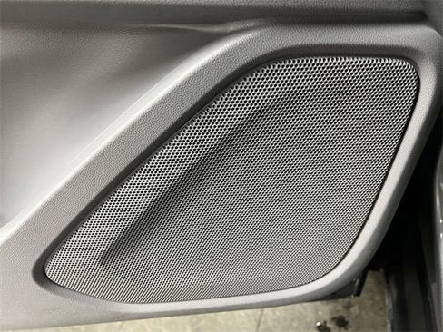 Used 2024 GMC Terrain SLE image 23