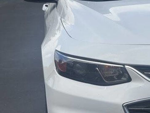 Used 2017 Chevrolet Malibu LT FWD image 22