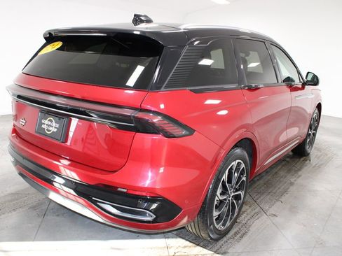 Used 2024 Lincoln Nautilus Reserve image 9