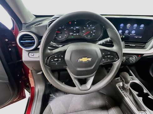 Used 2024 Chevrolet Trax LS w/ LS Convenience Package FWD image 11