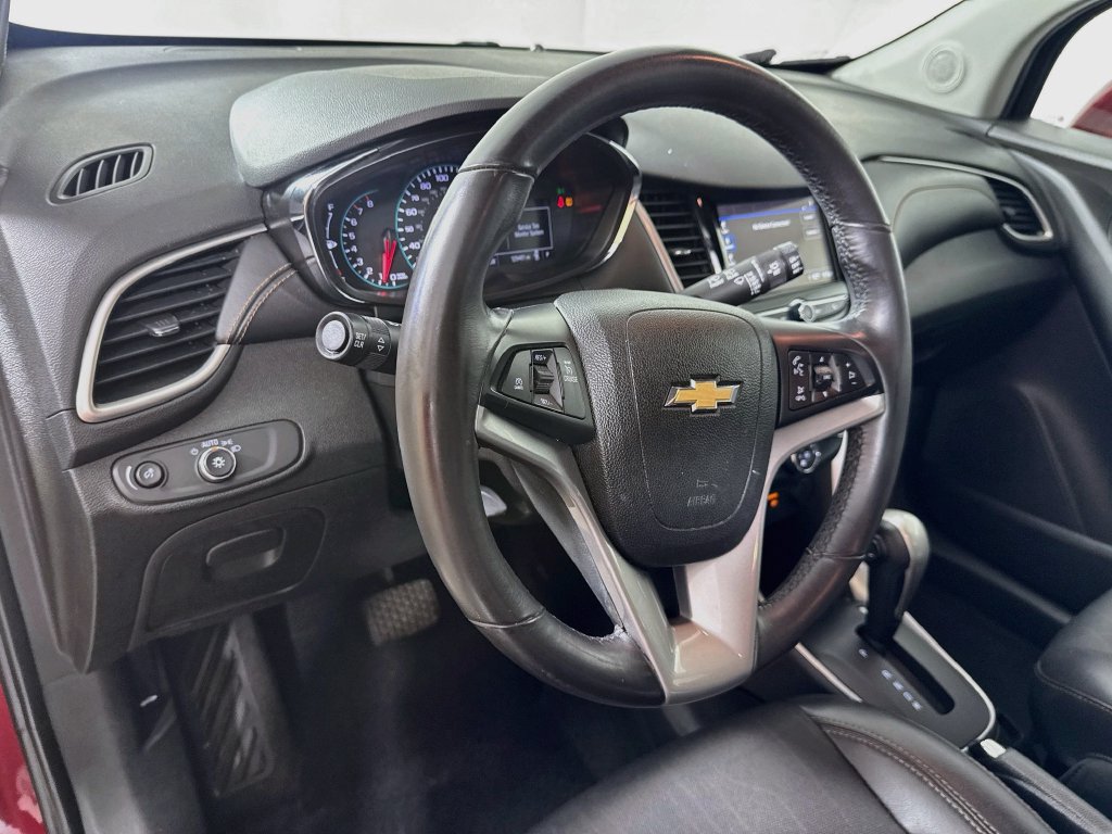 Used 2018 Chevrolet Trax LT w/ LT Convenience Package FWD image 9