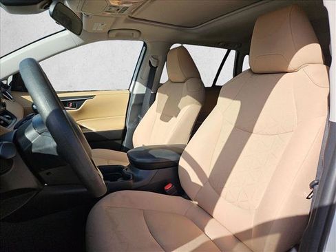 Used 2021 Toyota RAV4 XLE w/ Convenience Package FWD image 15