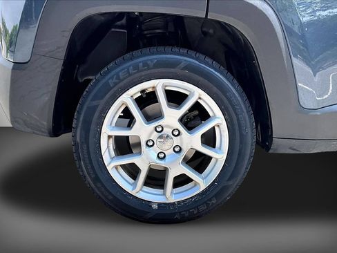 Used 2020 Jeep Renegade Latitude w/ Popular Equipment Group AWD/4WD image 33