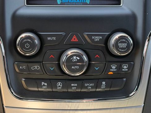 Used 2018 Jeep Grand Cherokee Laredo AWD/4WD image 12