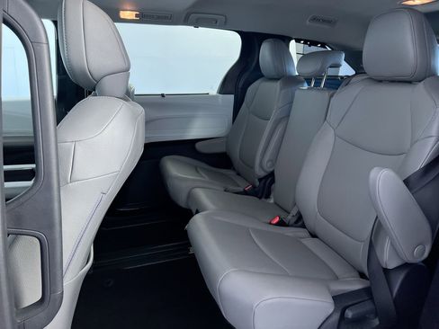 Used 2026 Toyota Sienna XLE FWD image 26
