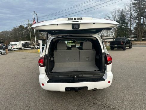 Used 2019 Toyota Sequoia SR5 image 33