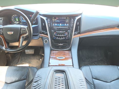 Used 2017 Cadillac Escalade Premium Luxury AWD/4WD image 7