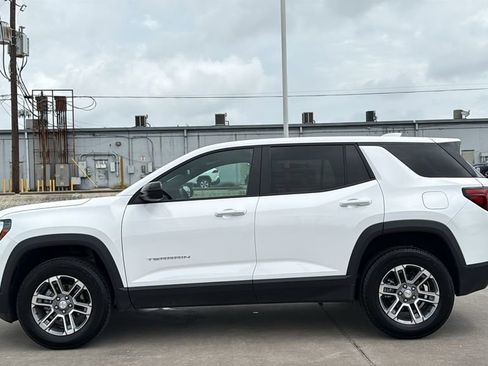 Used 2026 GMC Terrain Elevation FWD image 2