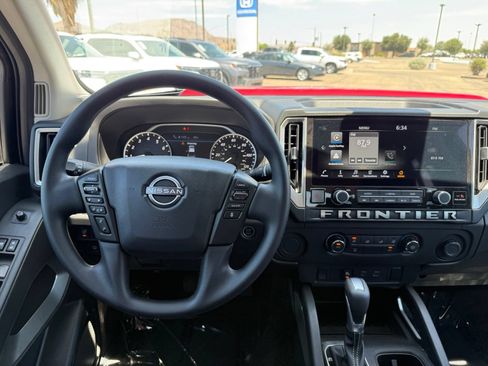 Used 2025 Nissan Frontier SV RWD image 14