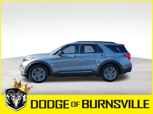 Used 2024 Ford Explorer XLT w/ Equipment Group 202A AWD/4WD image 4