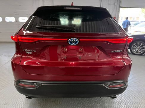 Used 2021 Toyota Venza LE w/ Carpet Mat Package (TMS) AWD/4WD image 9