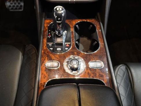 Used 2018 Bentley Bentayga AWD/4WD image 20