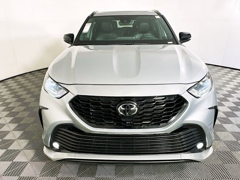 Used 2025 Toyota Highlander XSE image 8