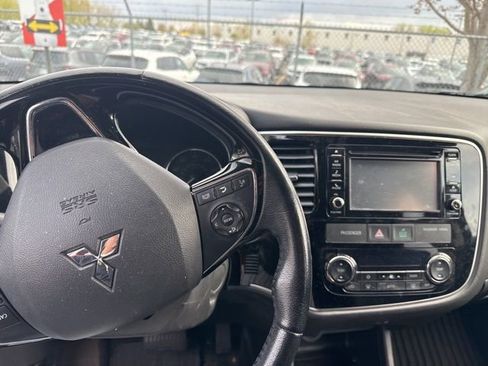 Used 2016 Mitsubishi Outlander SEL AWD/4WD image 9
