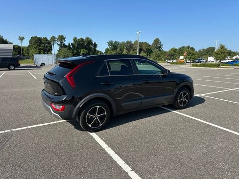 Certified 2024 Kia Niro LX FWD image 6