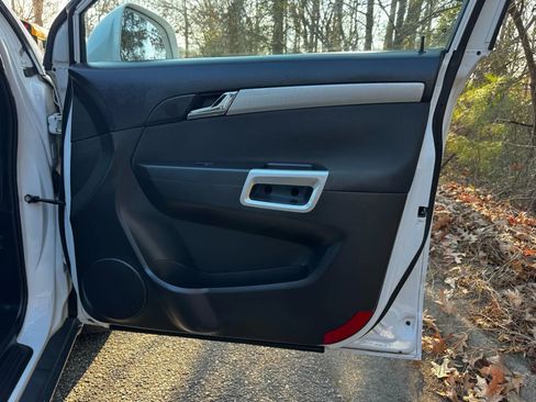 Used 2012 Chevrolet Captiva Sport LS image 12