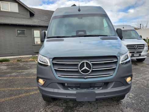 Used 2025 Mercedes-Benz Sprinter 2500 image 2