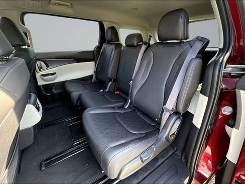 Certified 2024 Kia Carnival LX image 22