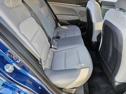 Used 2018 Hyundai Elantra SE image 17