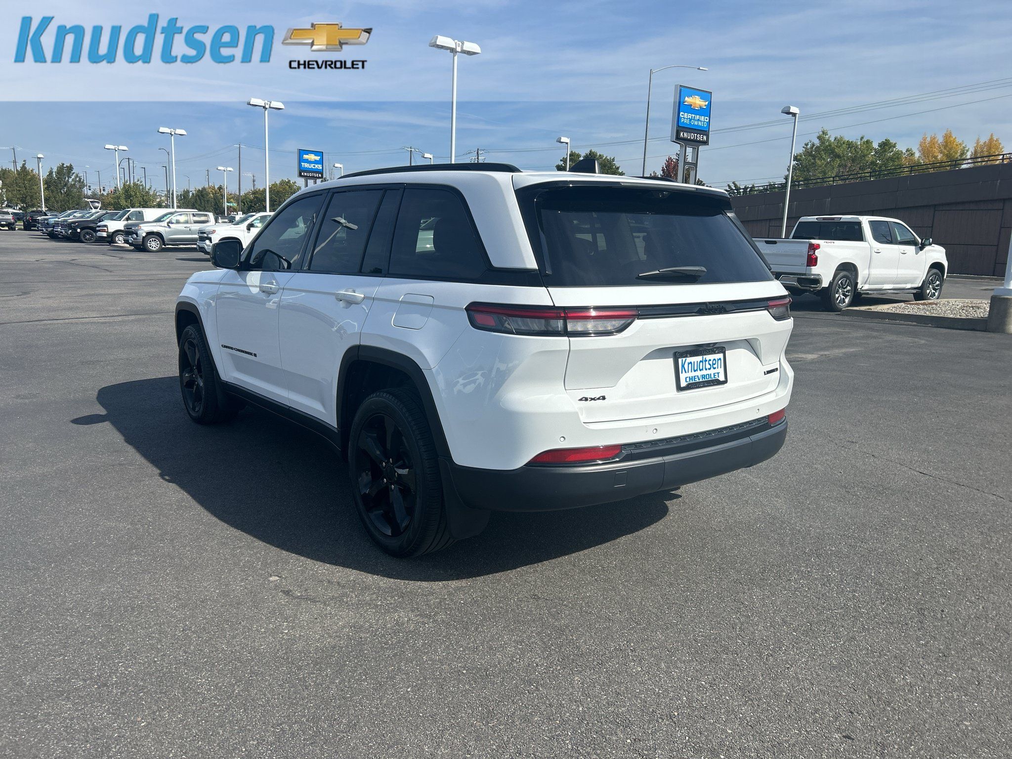 Used 2023 Jeep Grand Cherokee Limited w/ Luxury Tech Group II AWD/4WD image 5