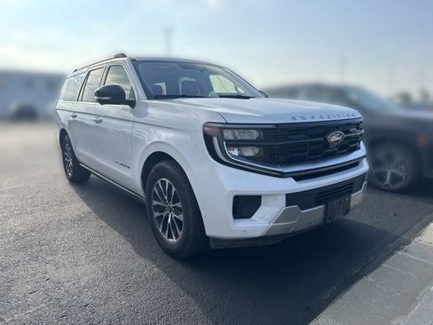 Used 2025 Ford Expedition Max Platinum AWD/4WD image 2