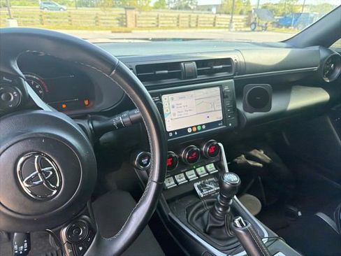 Used 2024 Toyota GR86 Premium image 10