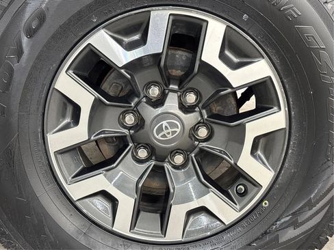 Used 2020 Toyota Tacoma TRD Off-Road image 31