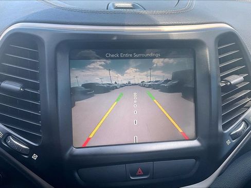 Used 2016 Jeep Cherokee Limited FWD image 28